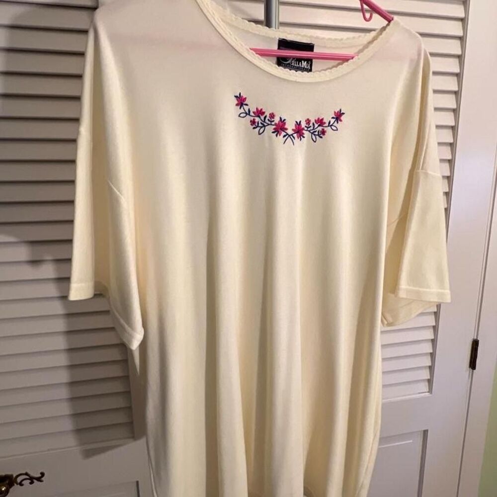Unbranded Women's Cream and Yellow T-shirt
